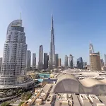 Downtown Elegance - 1Br Apartment With Unmatched Burj Khalifa Views