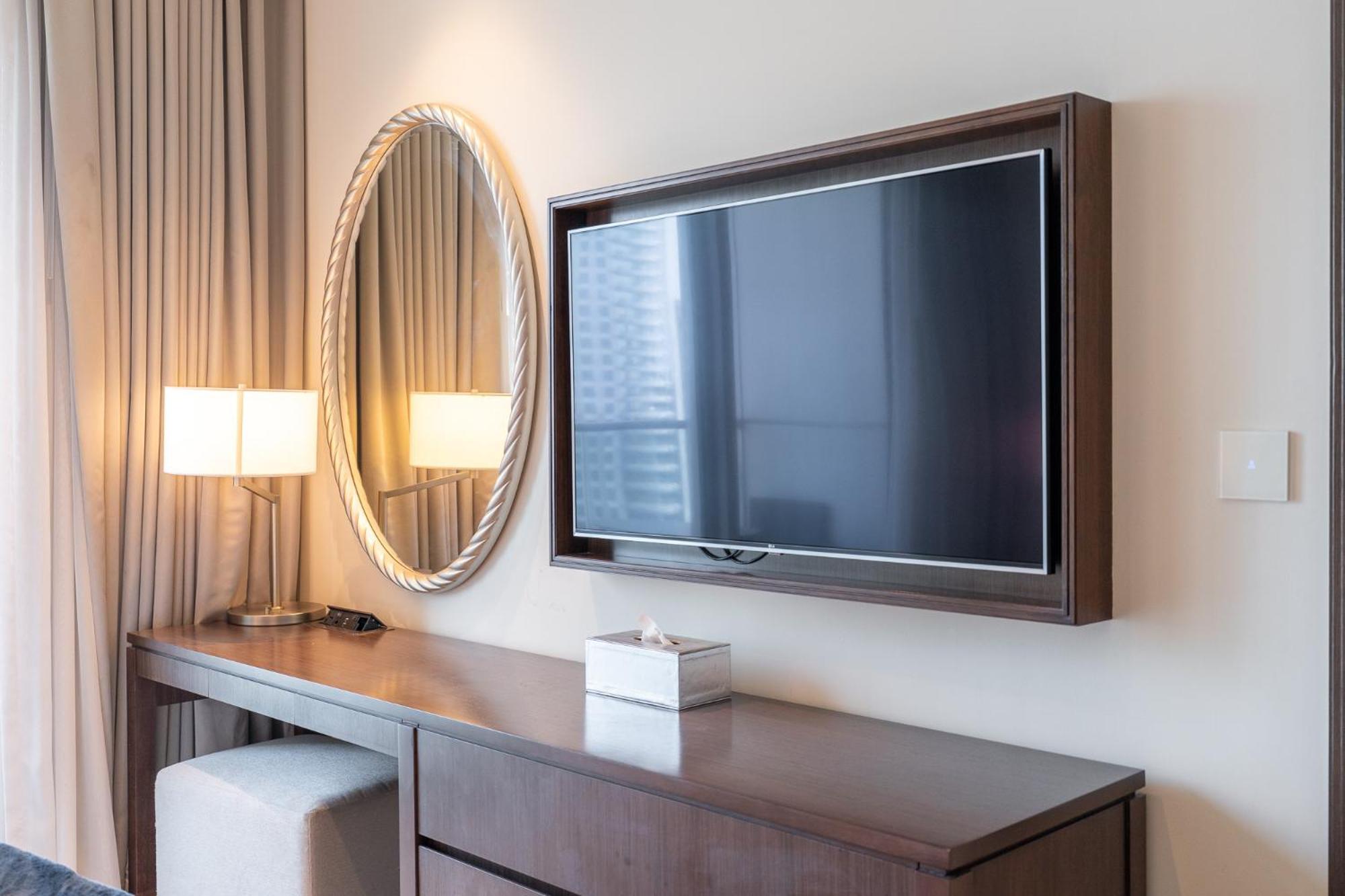 Downtown Elegance - 1br With Unmatched Burj Khalifa Views Appartement Dubai
